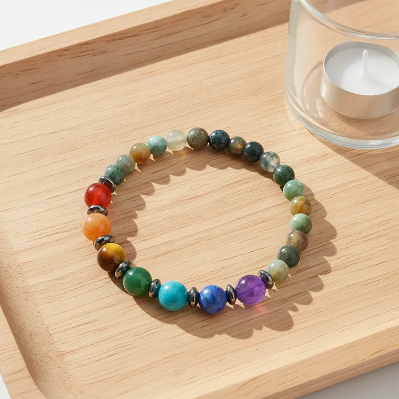 Bracelet 7 chakras dans une ambiance naturelle