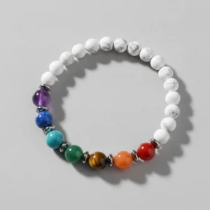 Bracelet 7 chakras howlite sur fond clair