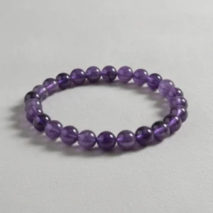 Bracelet améthyste sur fond clair