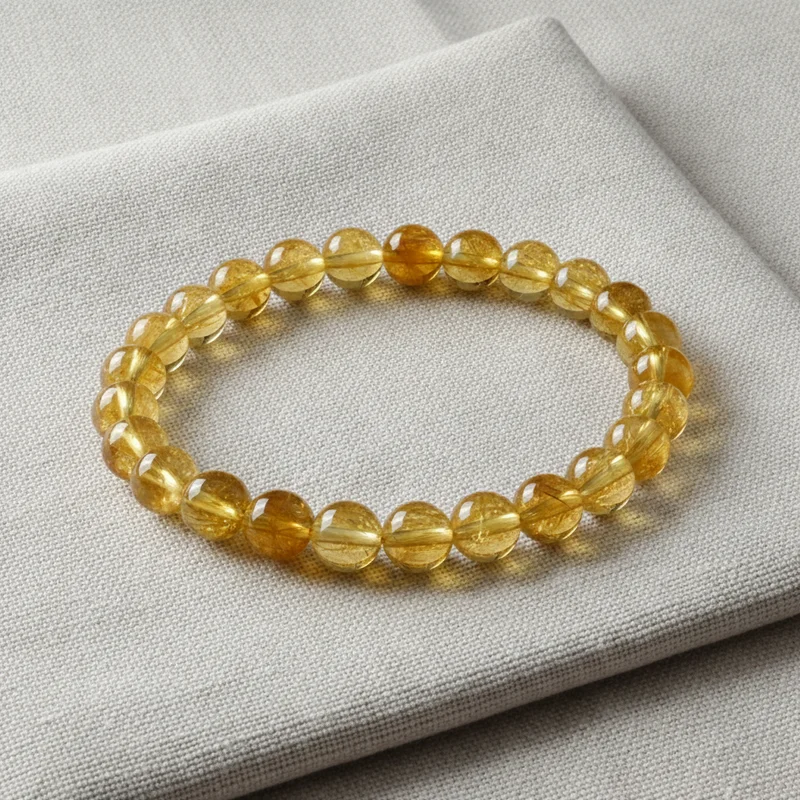 Bracelet citrine posé sur du lin clair
