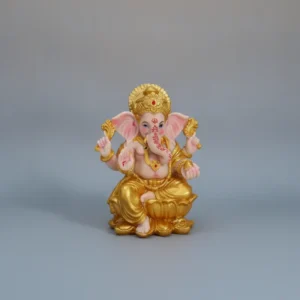 Statue Ganesh dorée sur fond neutre