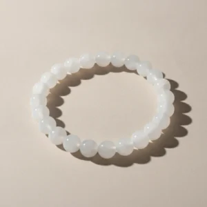 Bracelet jade blanc sur fond clair