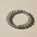 labradorite-studio Bracelet labradorite sur fond clair