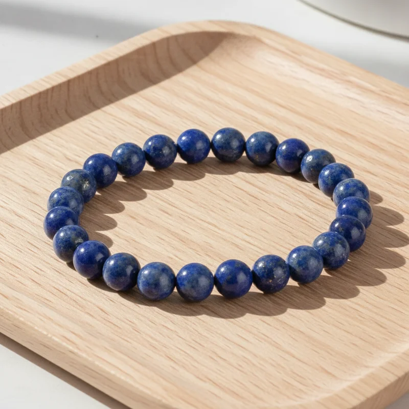 Bracelet lapis lazuli dans une ambiance calme