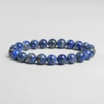 Bracelet lapis lazuli sur fond clair