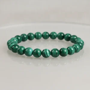 Bracelet malachite sur fond clair