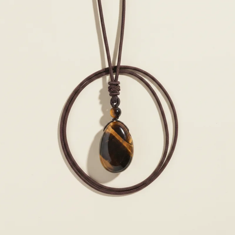 oeil-de-tigre-studio-1 Pendentif oeil de tigre posé à plat