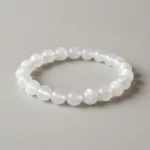 Bracelet pierre de lune blanche sur fond clair