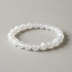 Bracelet pierre de lune blanche sur fond clair