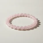 Bracelet quartz rose sur fond clair
