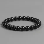 Perles de tourmaline noire en gros plan