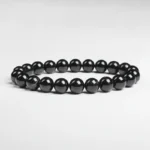Bracelet tourmaline noire sur fond clair