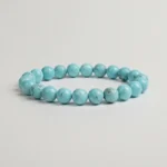Bracelet turquoise sur fond clair