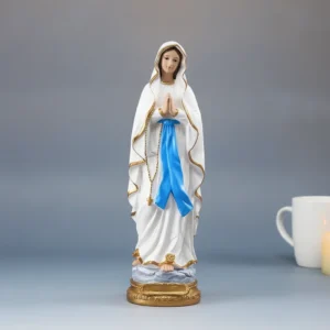 Statue Vierge Marie de Lourdes sur fond neutre